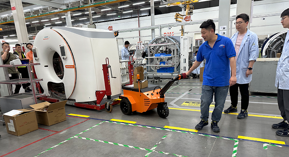 The Siemens factory tests the sinolift ML200A electric towing tractor and enters into a formal partnership.